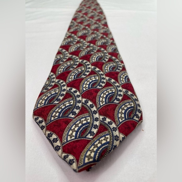 Metropolitan Museum of Art Tie 100% Silk Geometric Red 60” x 4” - Picture 1 of 8